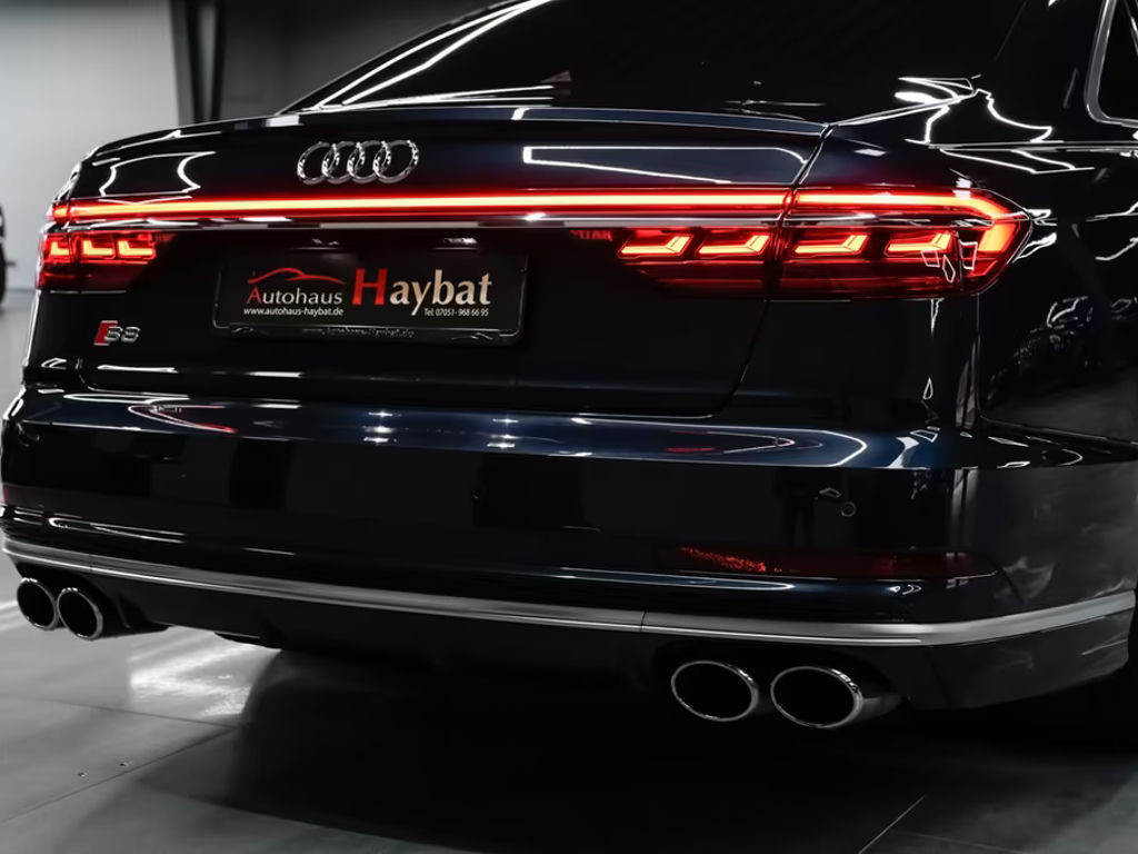 Audi S8