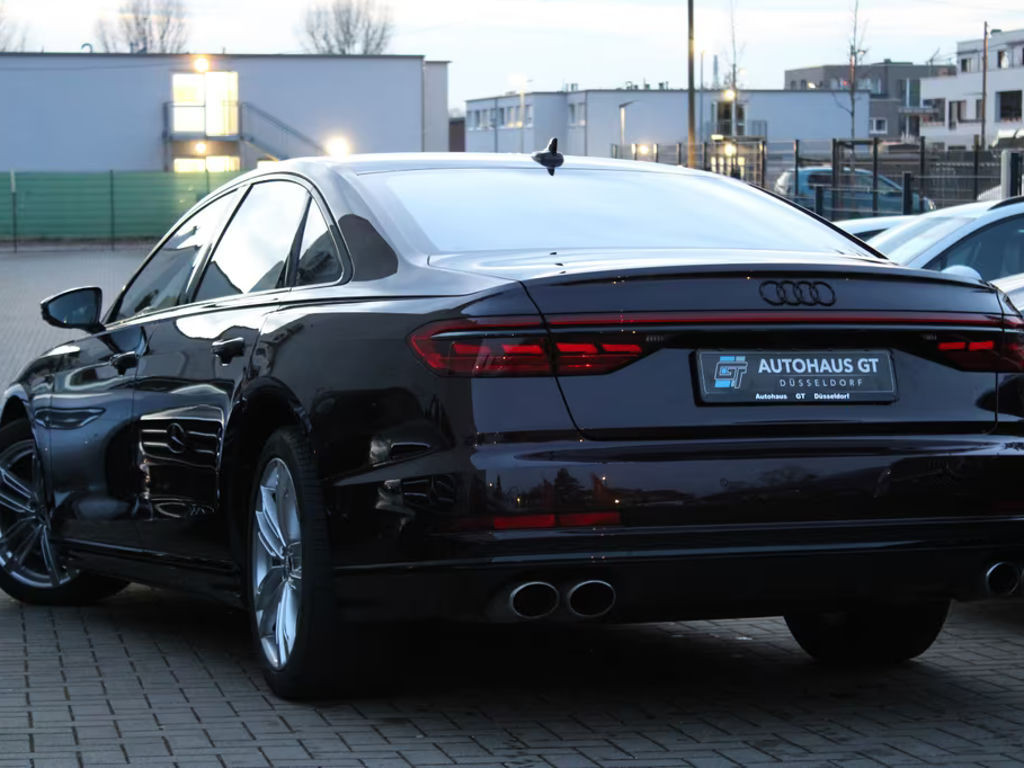 Audi S8