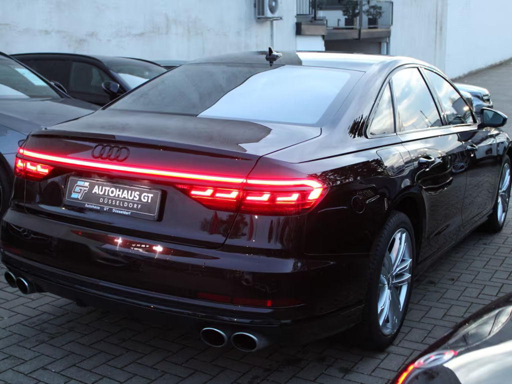 Audi S8