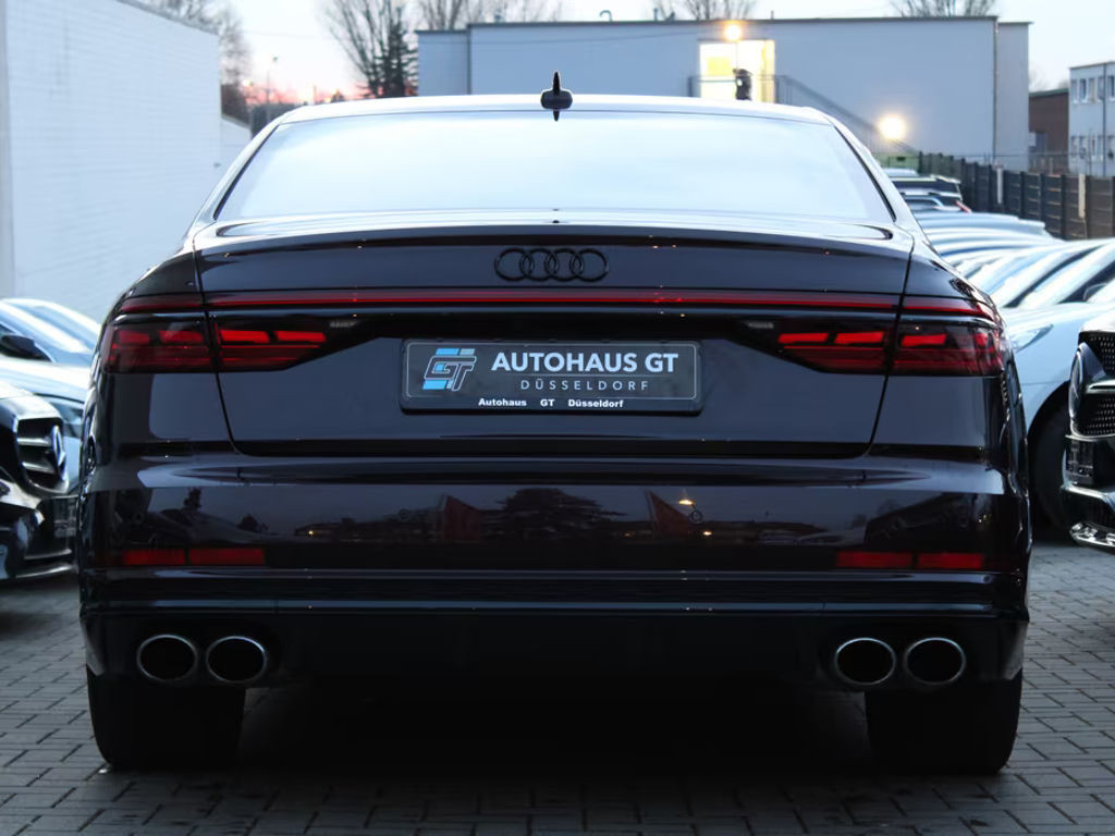 Audi S8