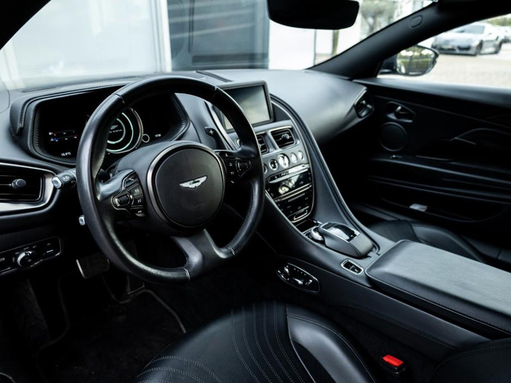 Aston Martin DB11