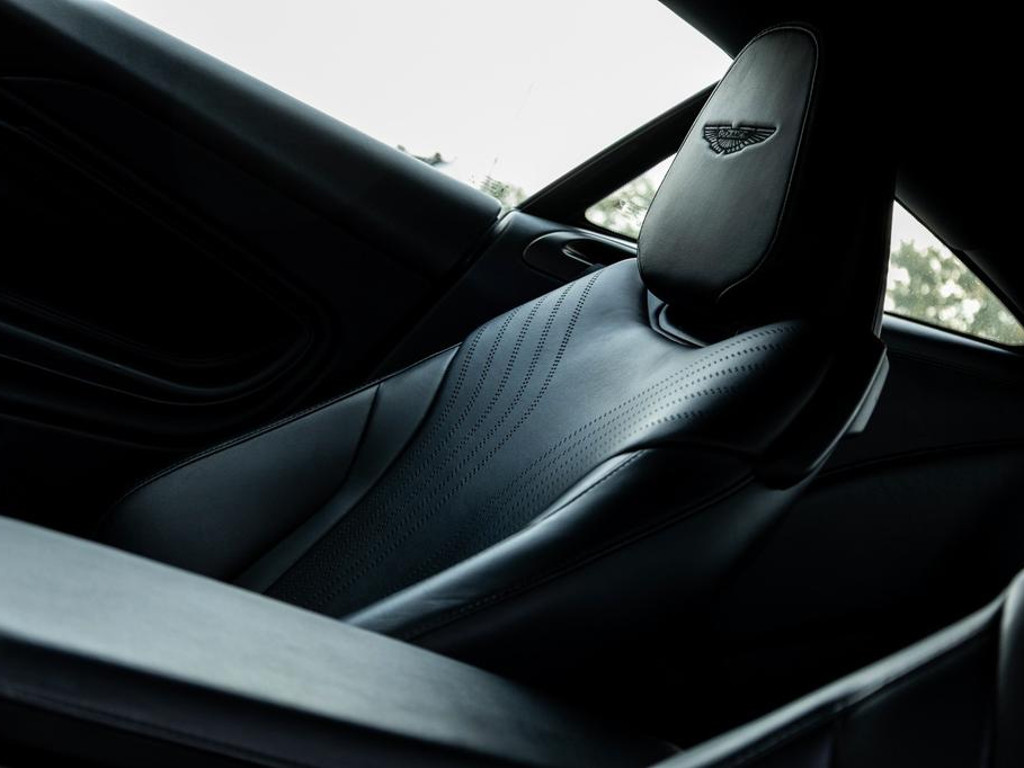 Aston Martin DB11