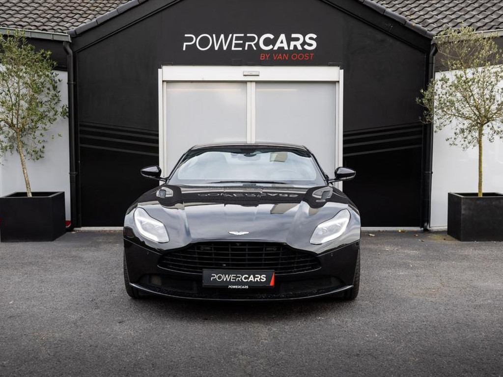 Aston Martin DB11
