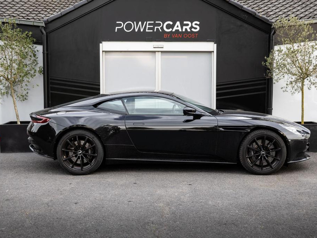 Aston Martin DB11