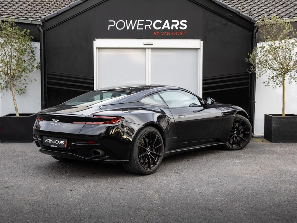 Aston Martin DB11