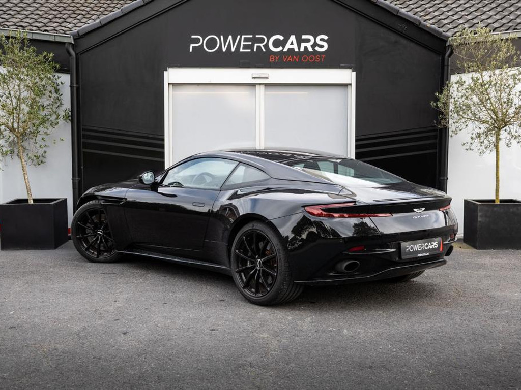 Aston Martin DB11
