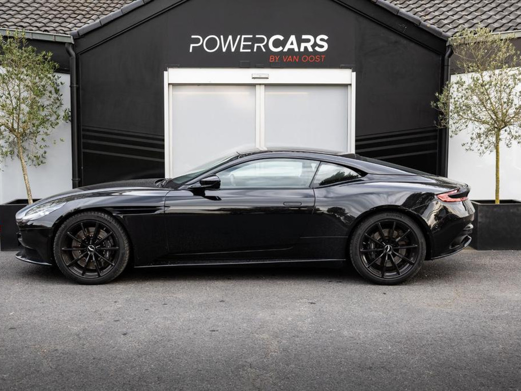 Aston Martin DB11