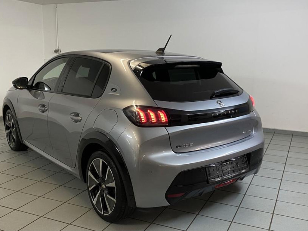 Peugeot e-208