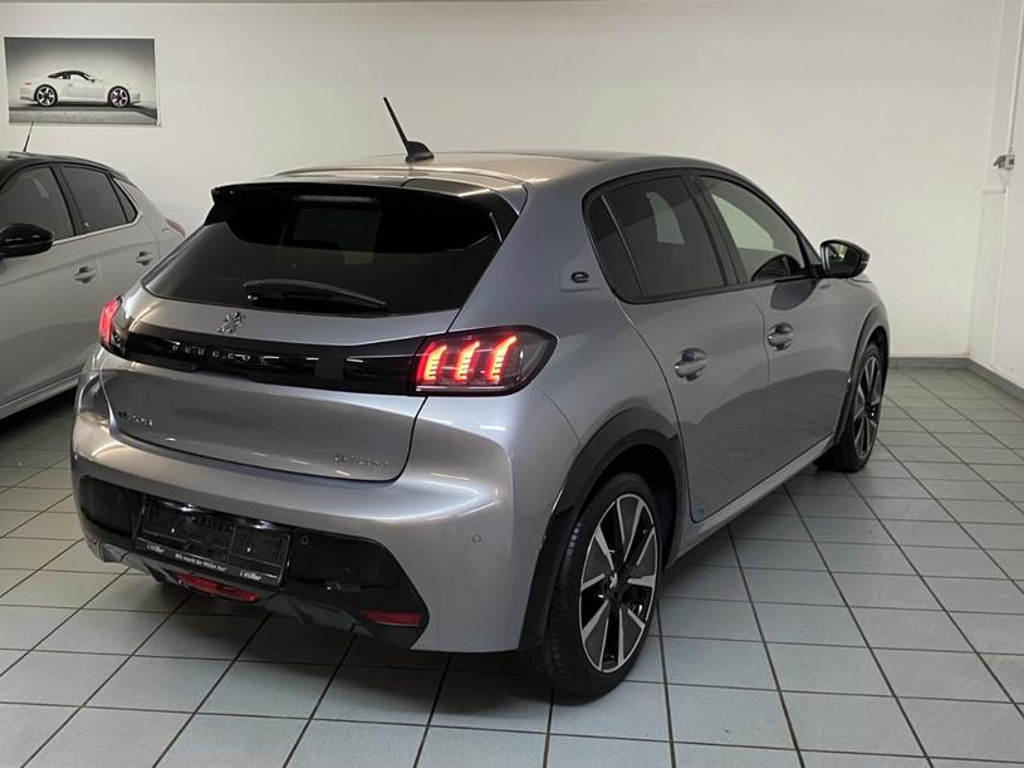 Peugeot e-208
