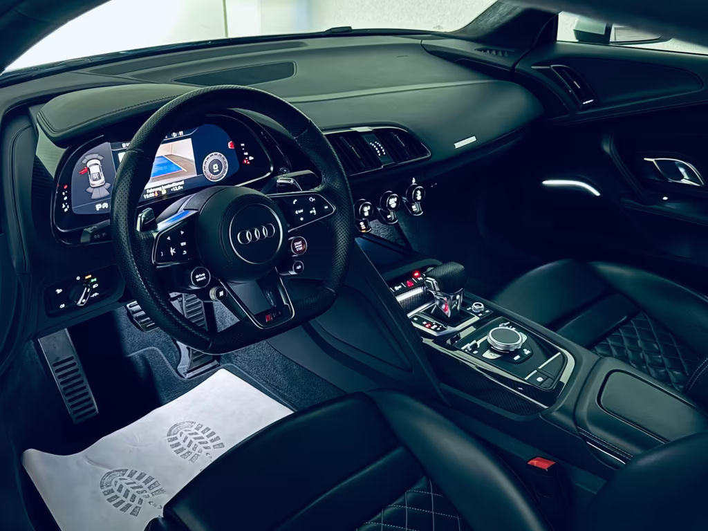 Audi R8