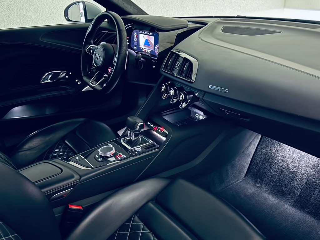 Audi R8