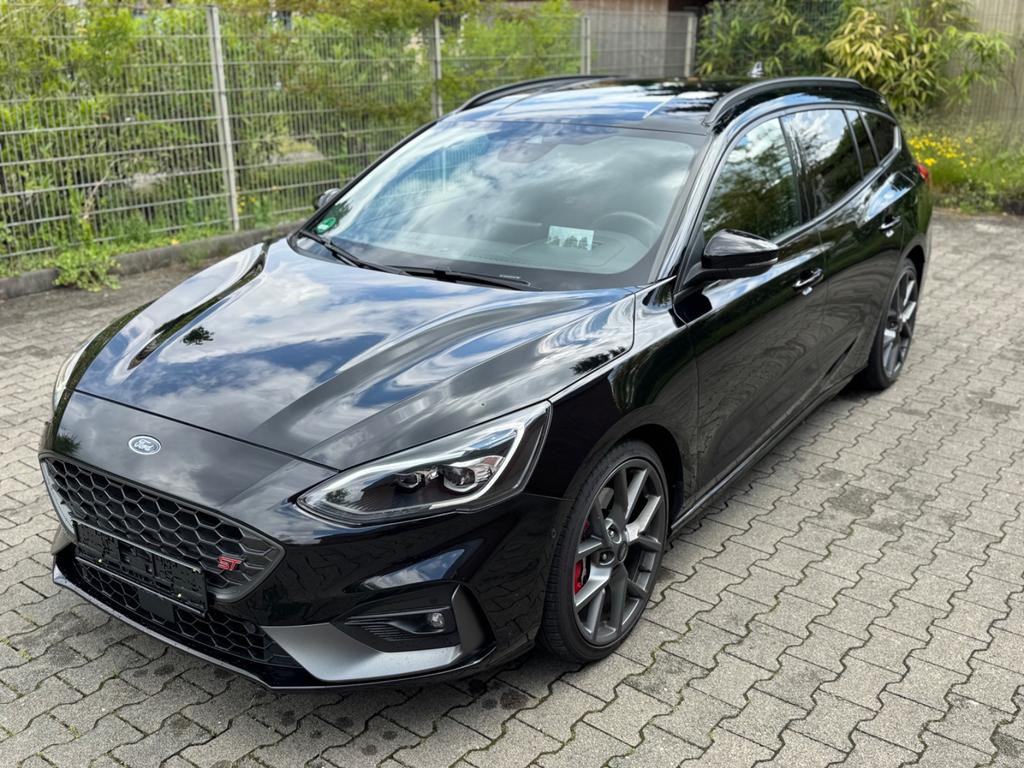 Ford Focus Wagon ST Line