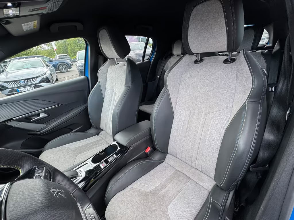 Peugeot e-208