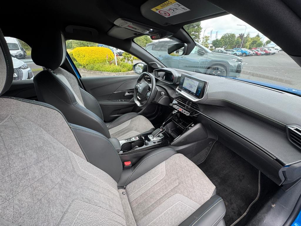 Peugeot e-208