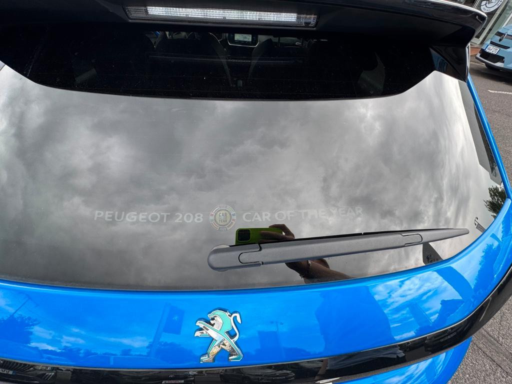 Peugeot e-208