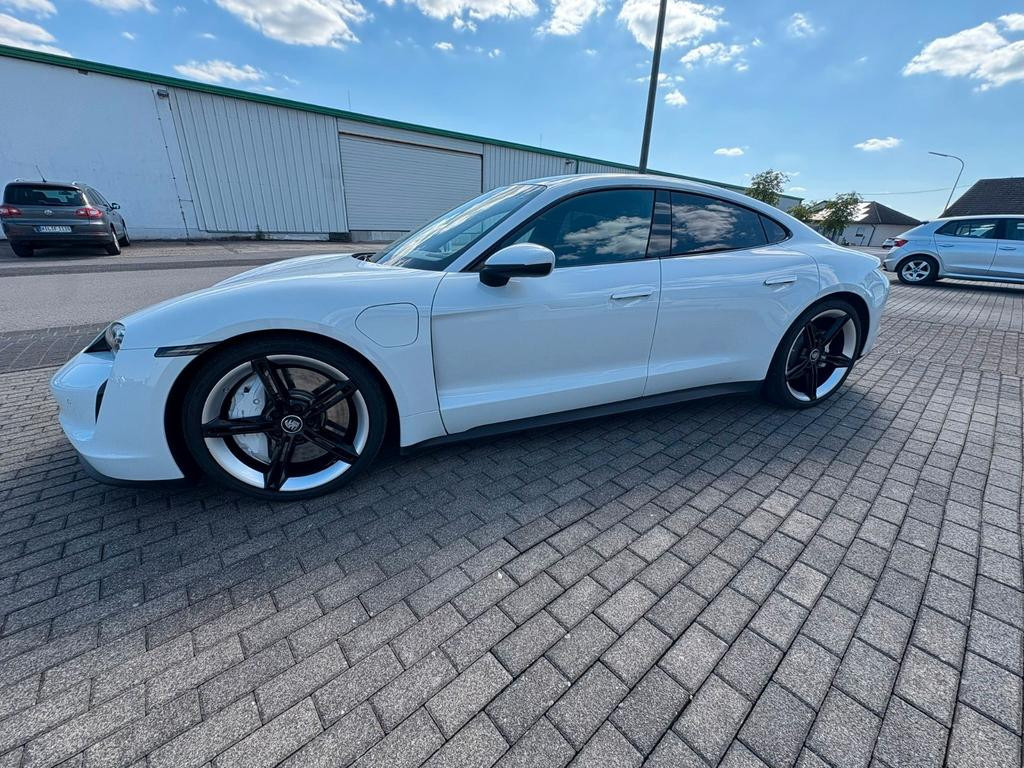 Porsche Taycan