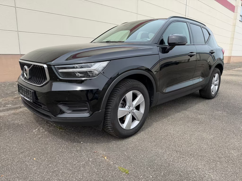 Volvo XC40 Momentum Core