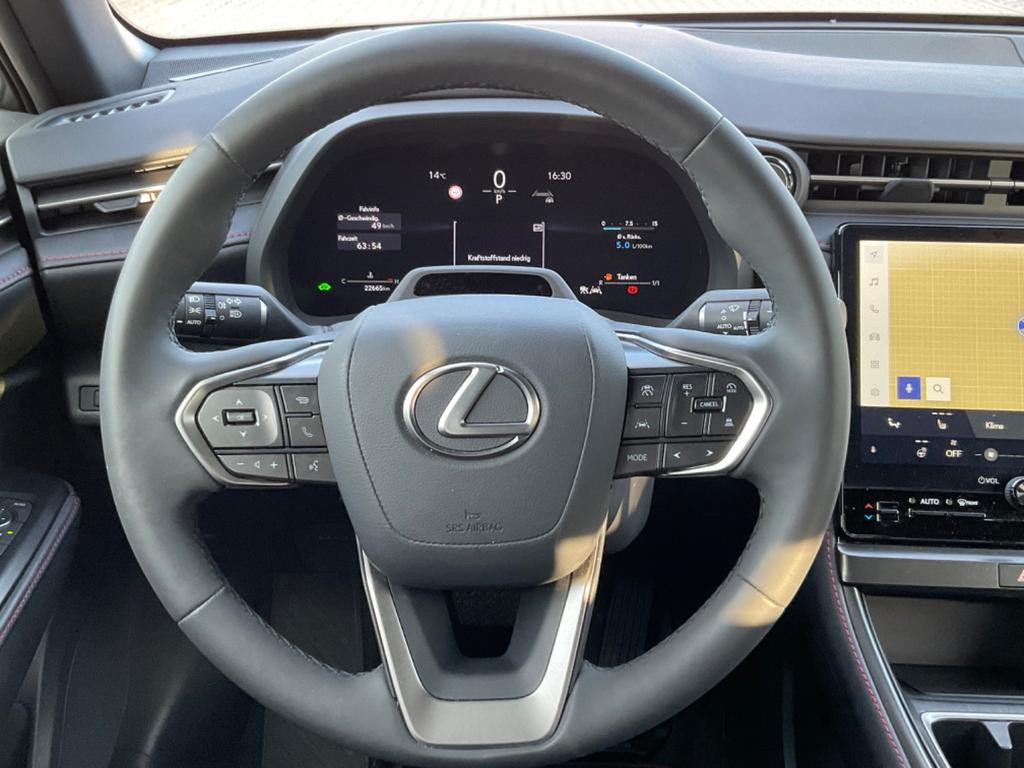 Lexus LBX