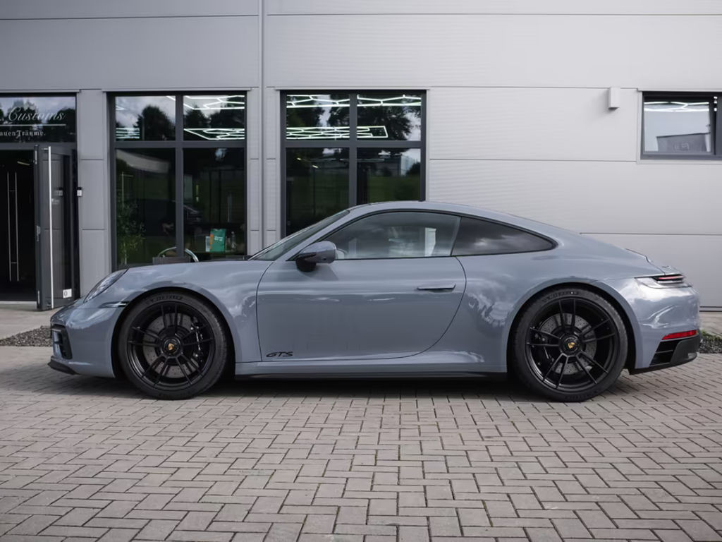 Porsche 911 GTS 4 992