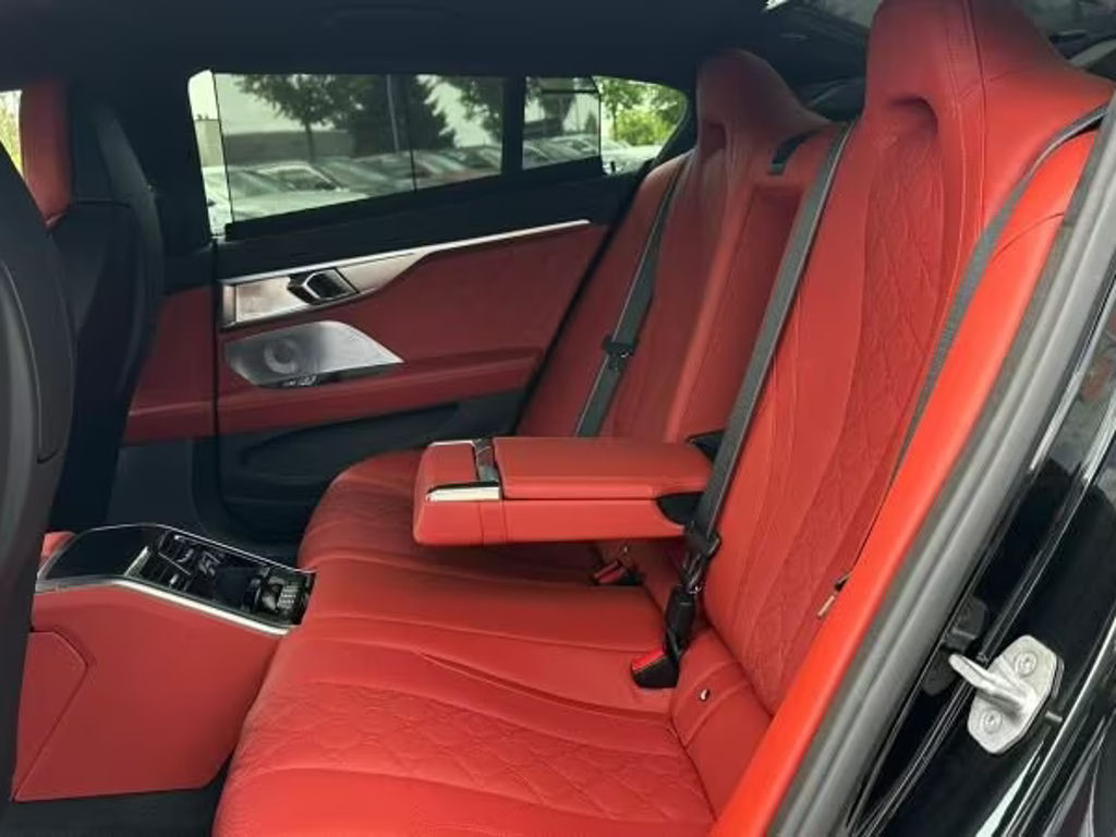BMW M8