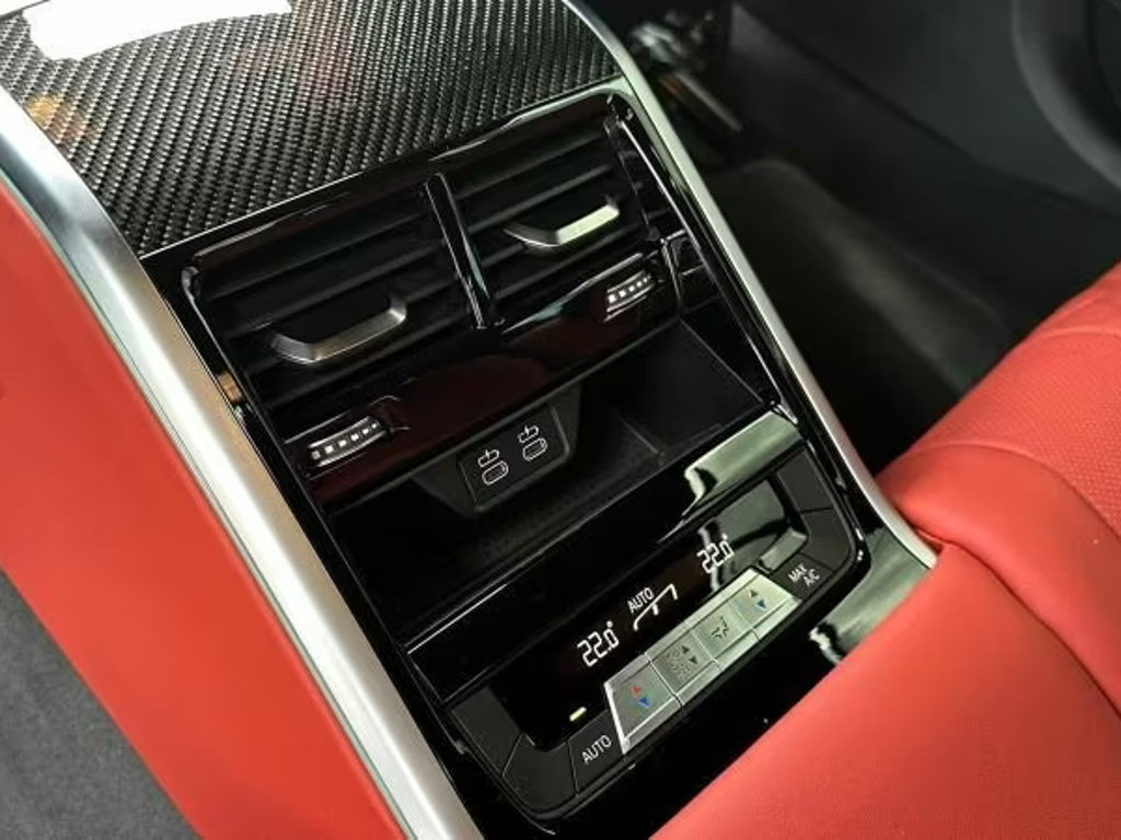 BMW M8