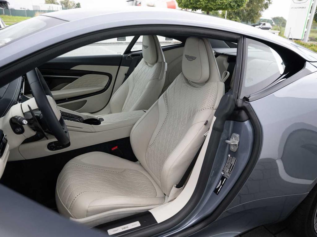 Aston Martin DB12