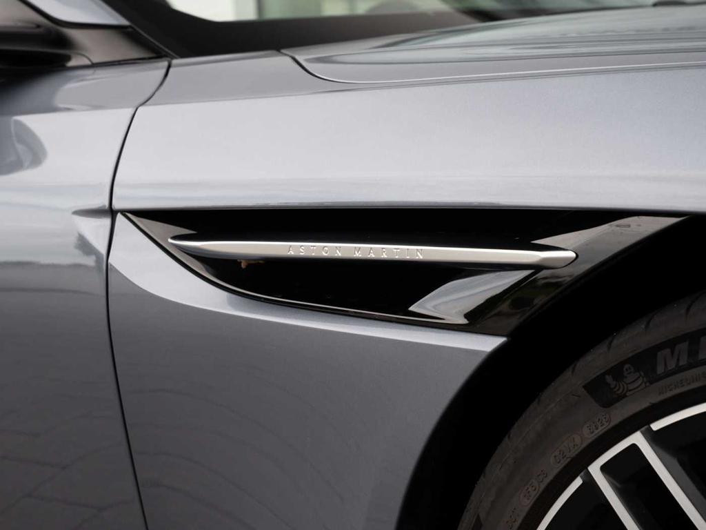 Aston Martin DB12
