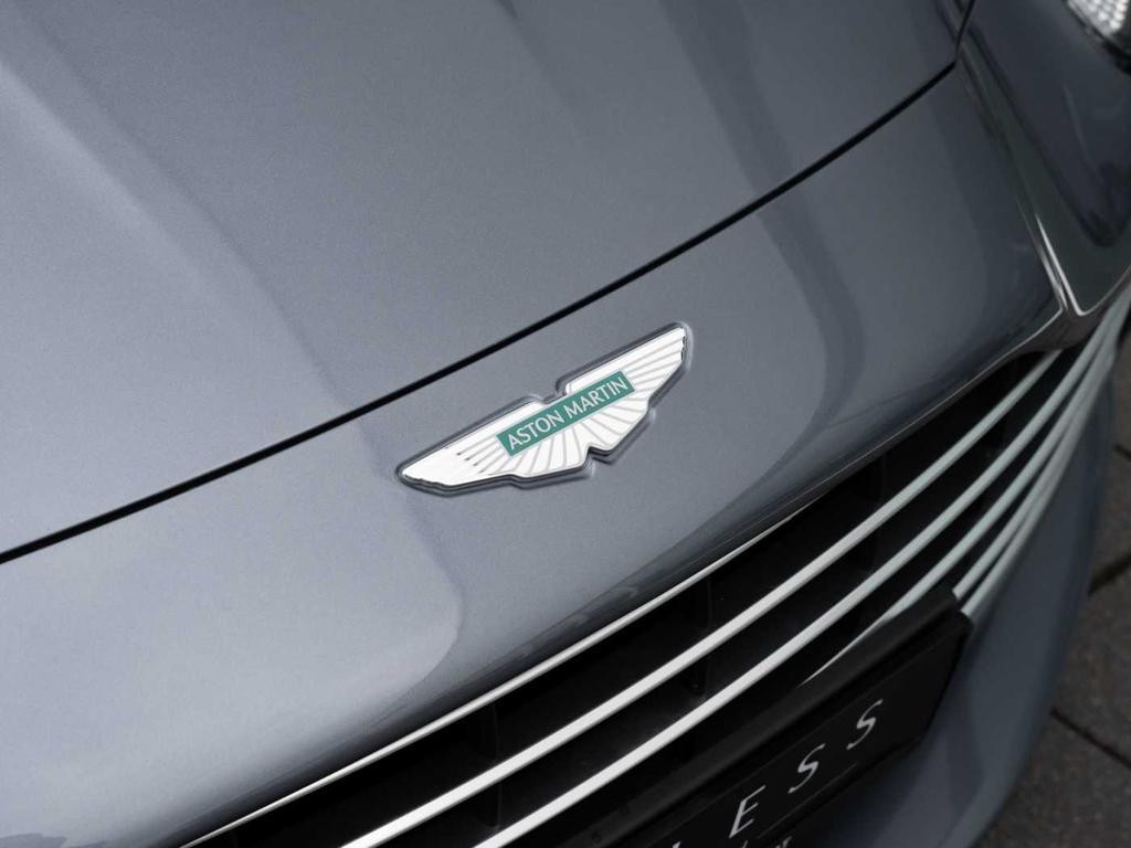 Aston Martin DB12