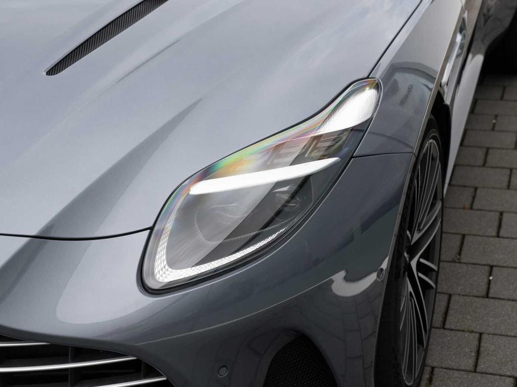 Aston Martin DB12