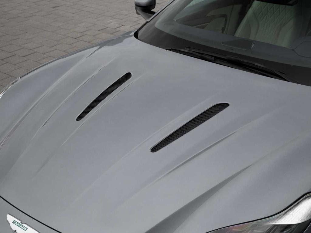 Aston Martin DB12