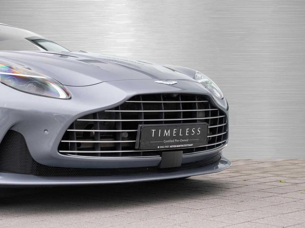 Aston Martin DB12