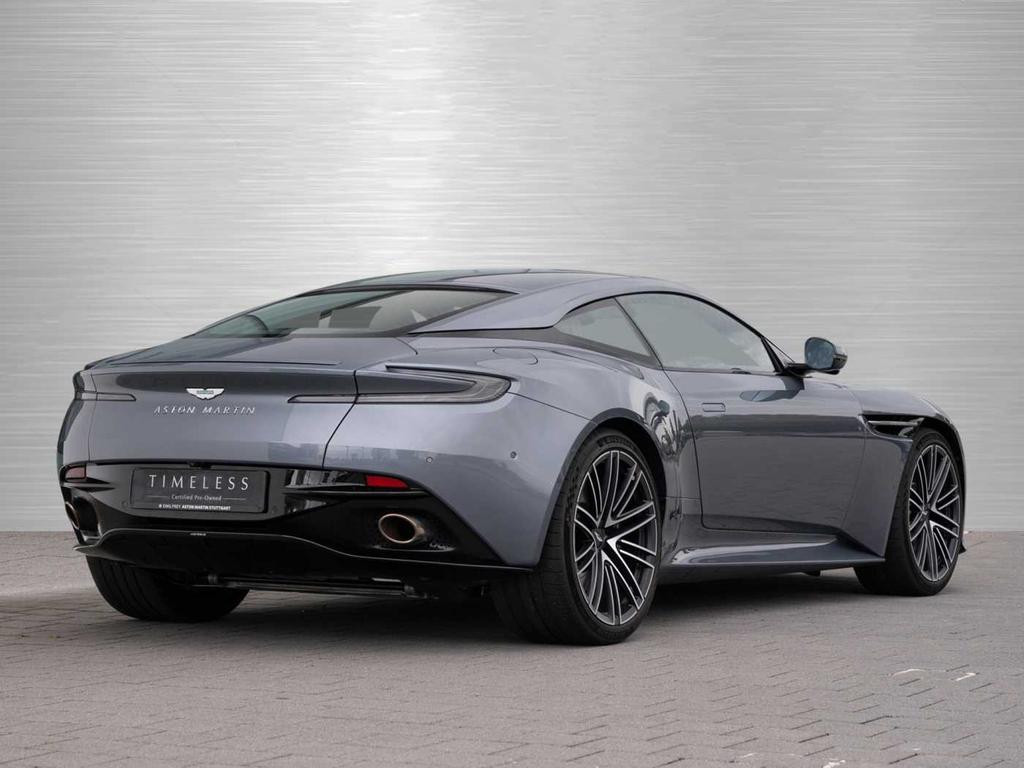 Aston Martin DB12