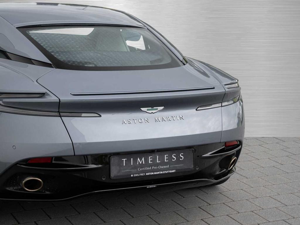 Aston Martin DB12