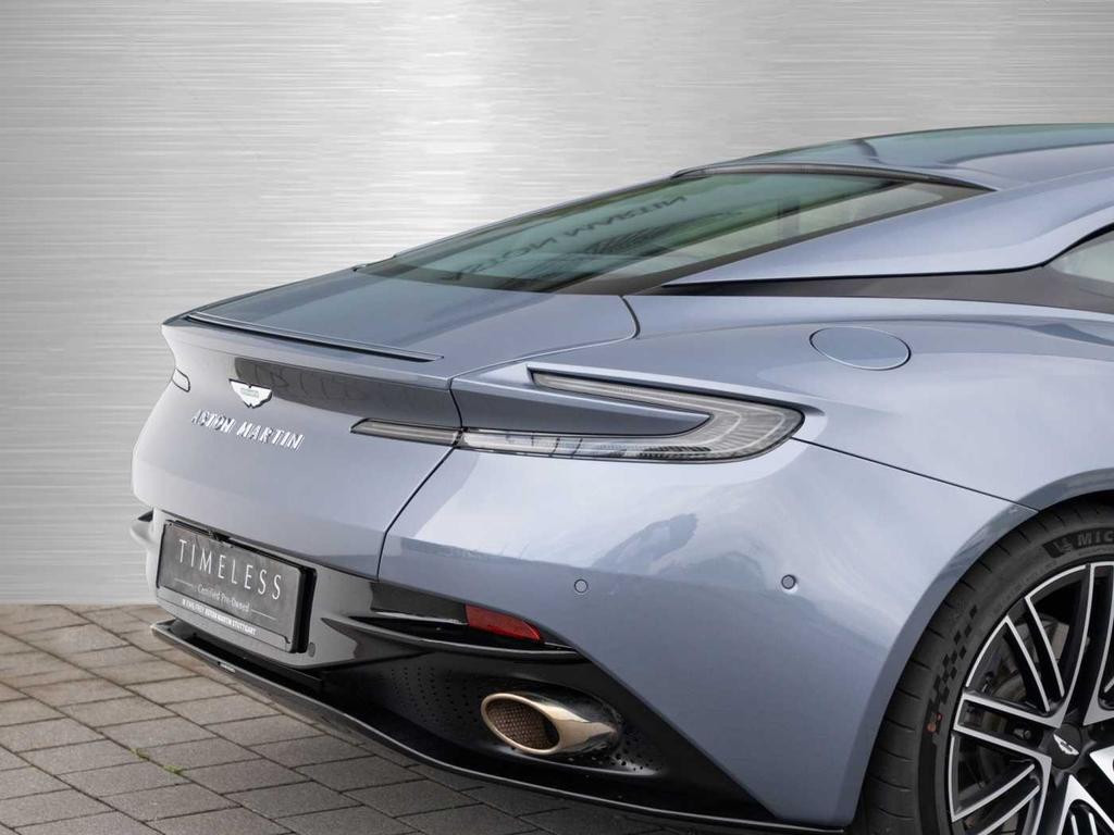 Aston Martin DB12