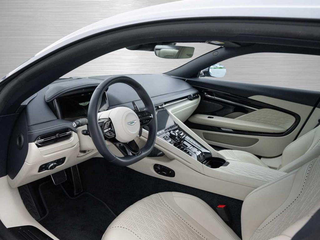 Aston Martin DB12
