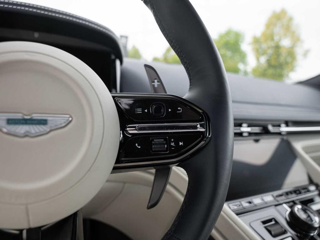 Aston Martin DB12