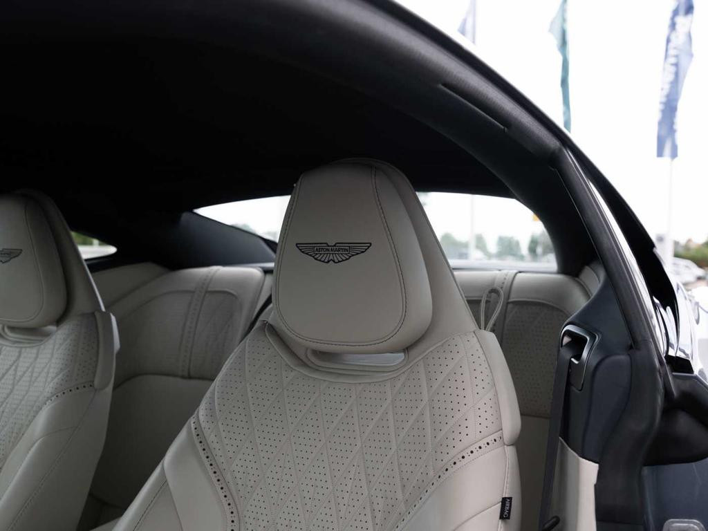 Aston Martin DB12