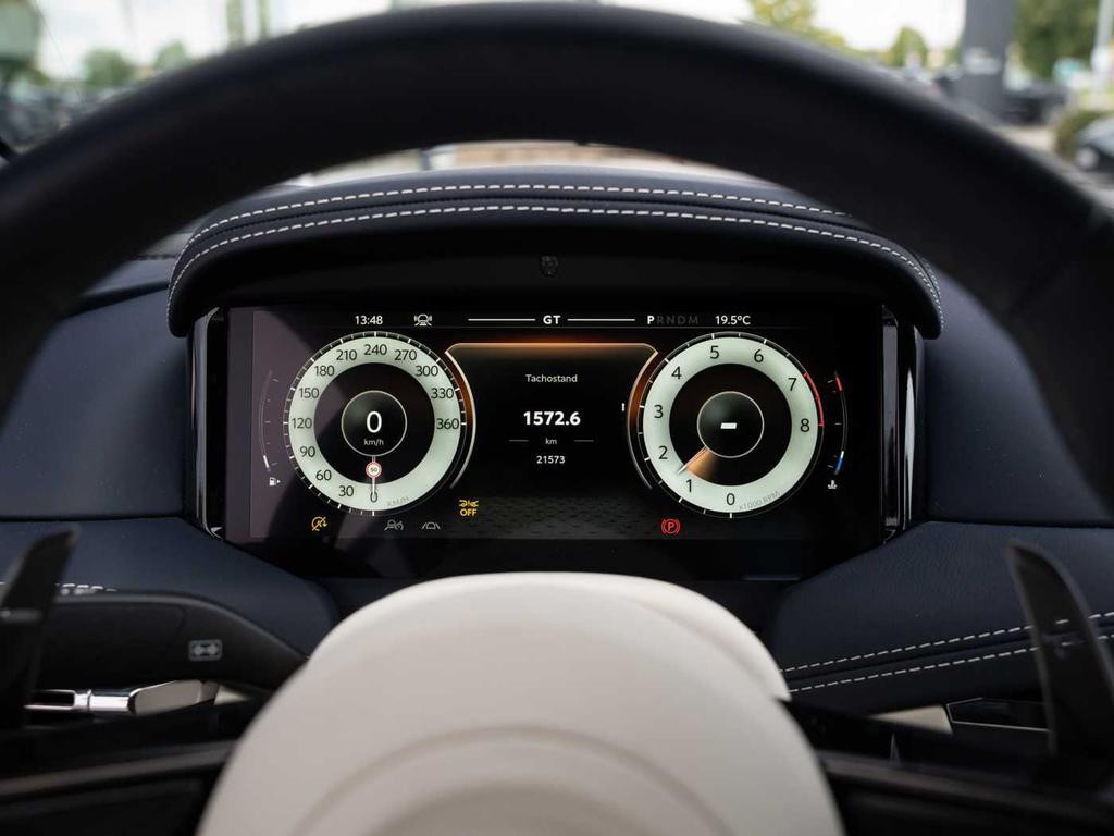 Aston Martin DB12
