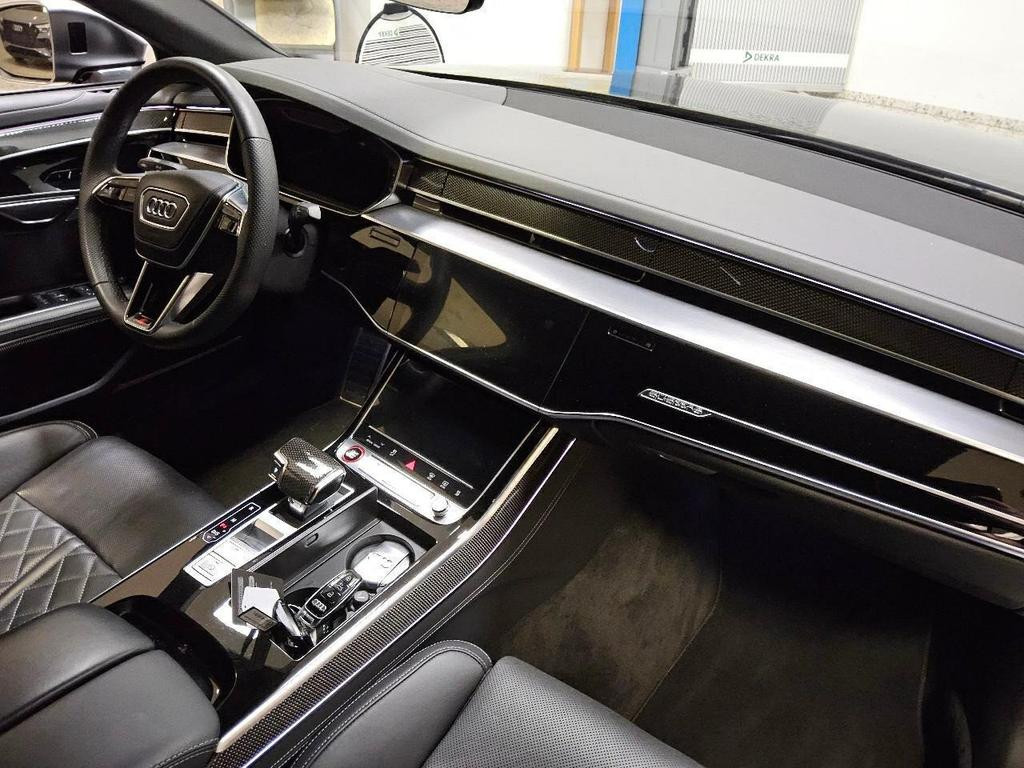 Audi S8