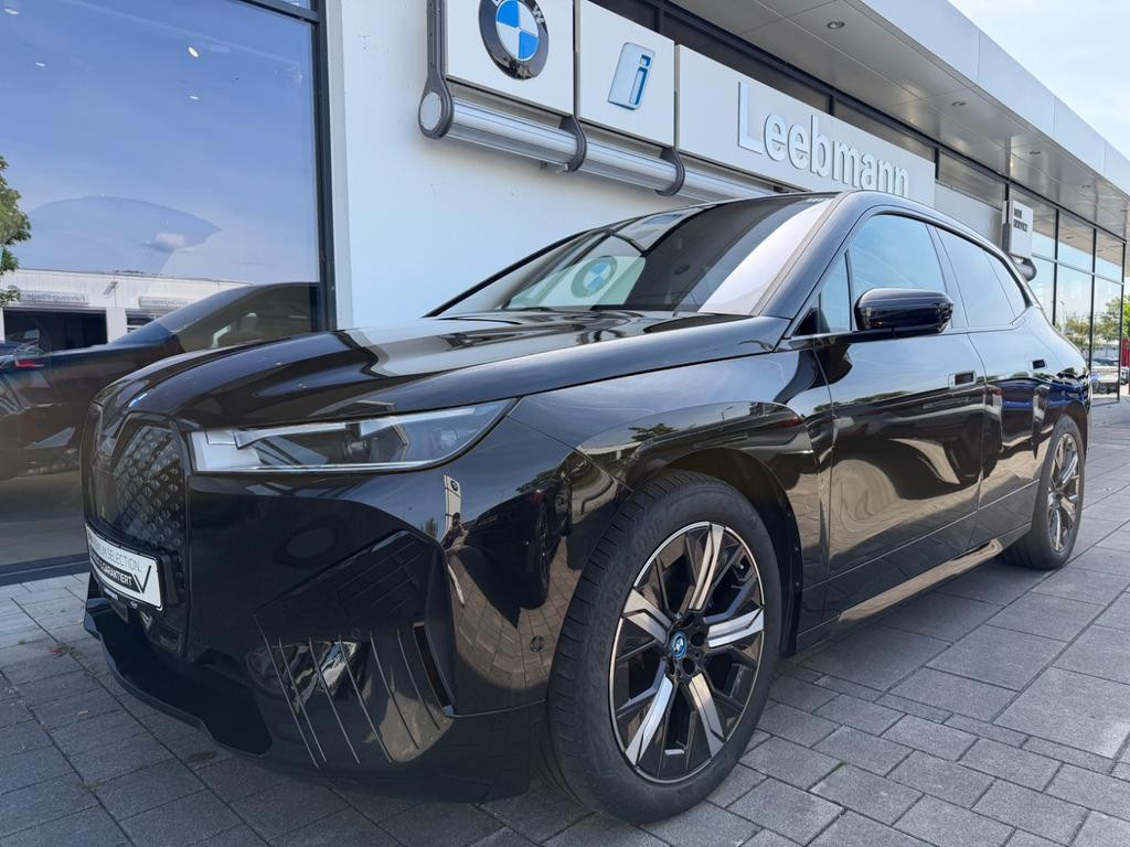 BMW iX