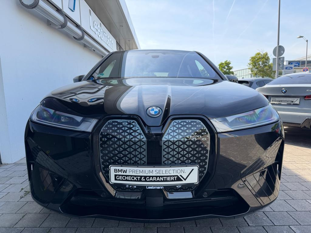 BMW iX