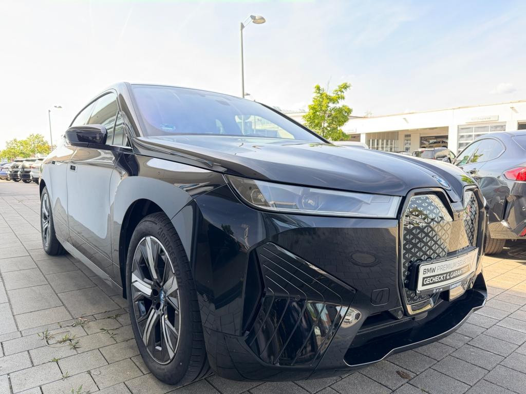 BMW iX