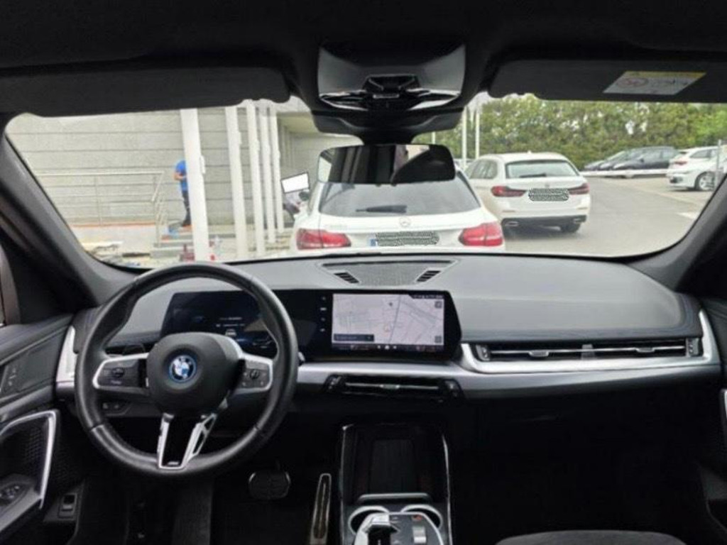 BMW iX1