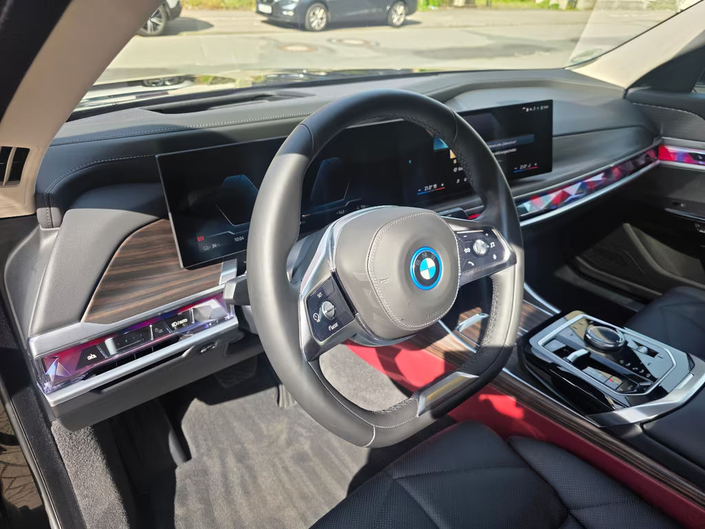 BMW i7