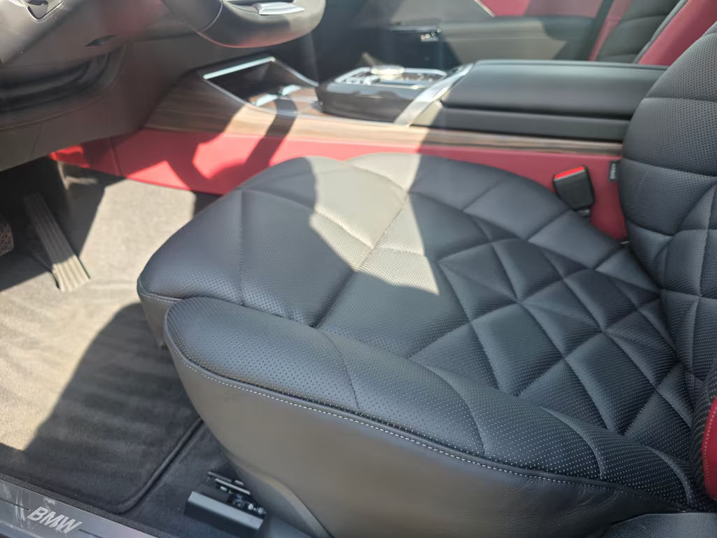 BMW i7