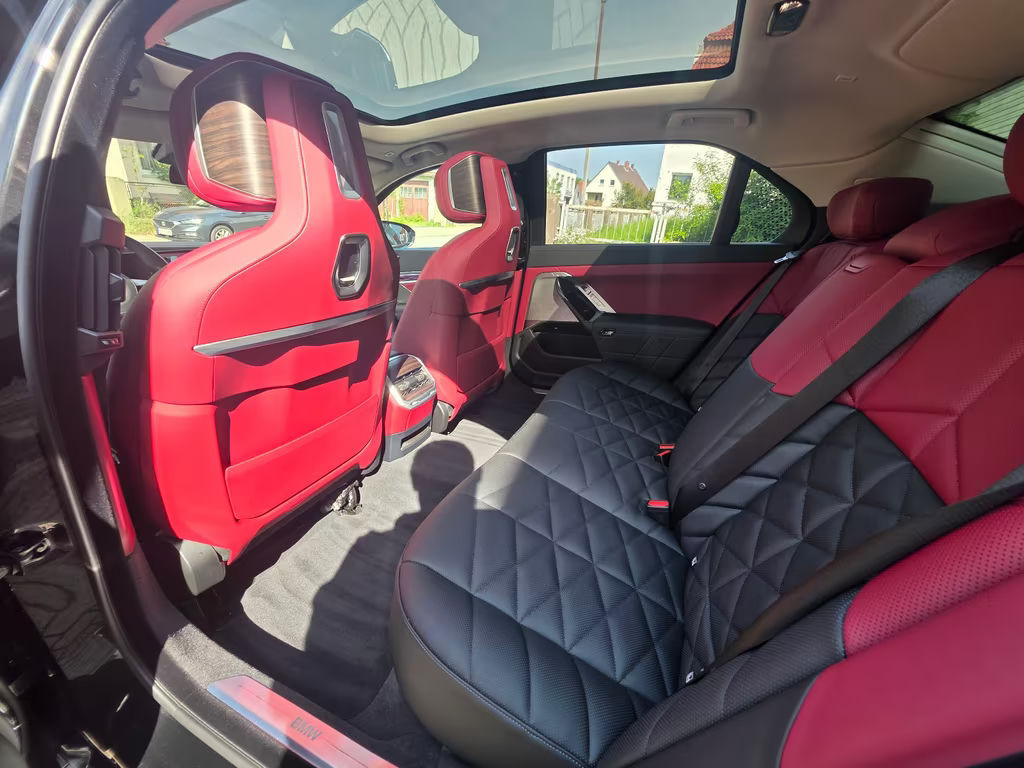 BMW i7