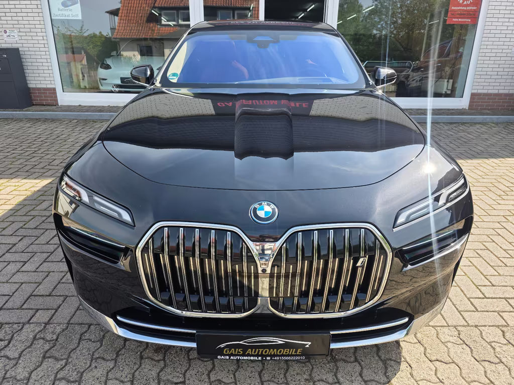 BMW i7