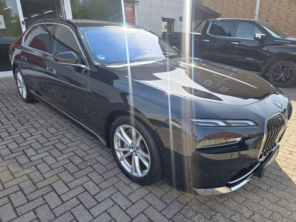 BMW i7