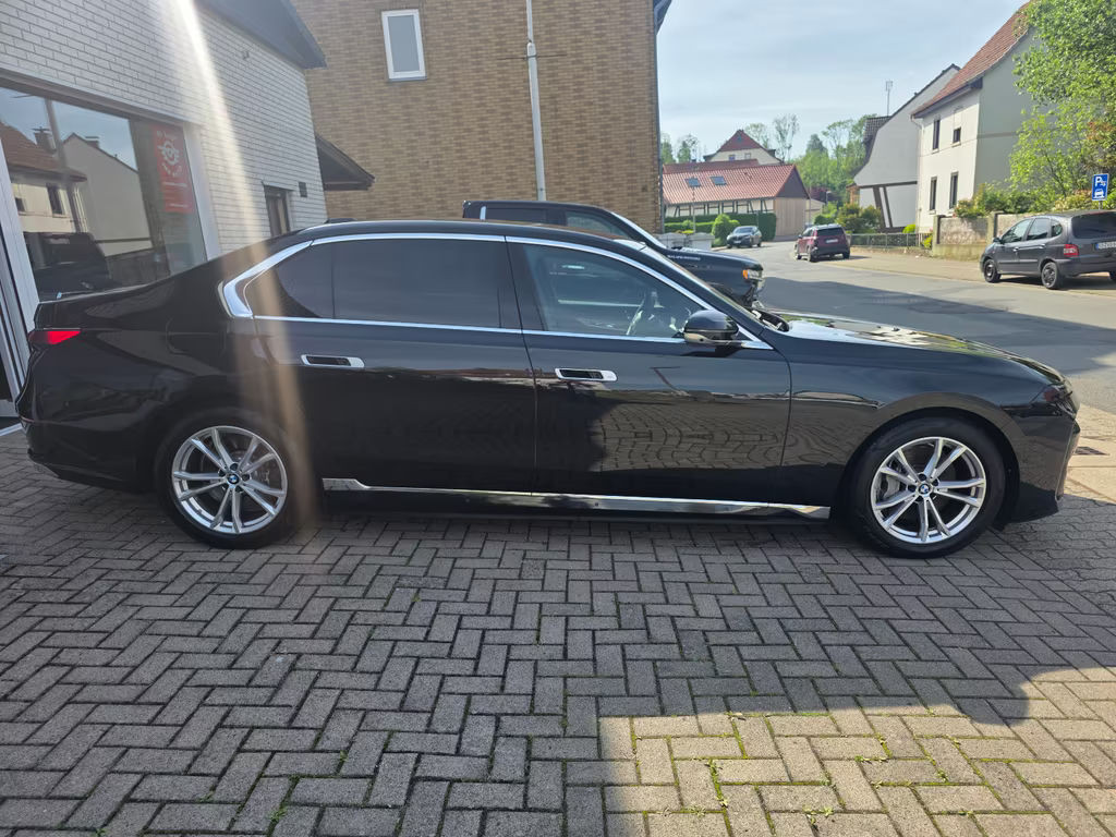 BMW i7
