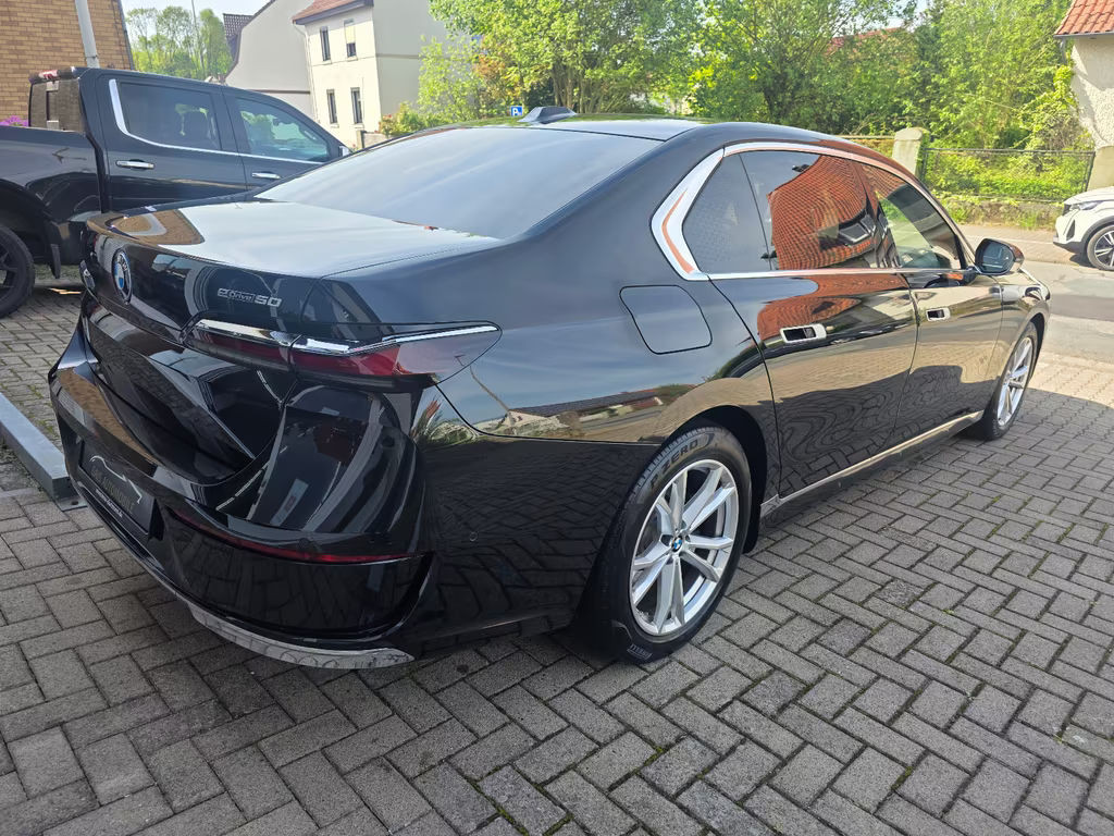 BMW i7